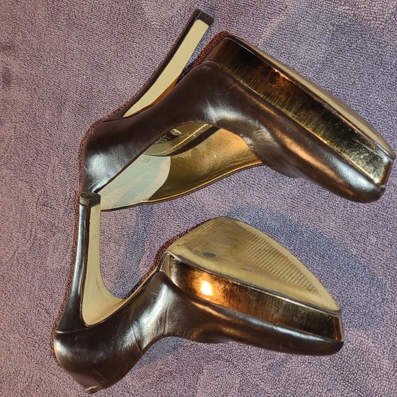 Beautiful Pumps by Nine West.   Size 6.5 - Picture 4 of 6